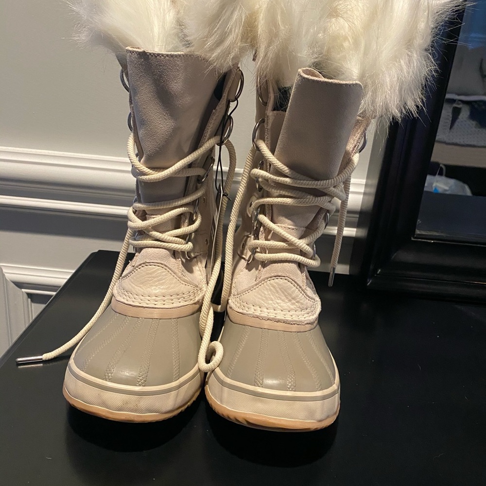 Brand new with tags Sorel snow boots